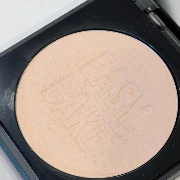 Huda Beauty Easy Bake and Snatch Pressed Powder - Cupcake - Picture 5 of 5